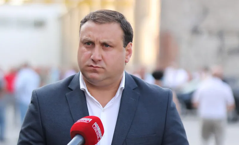 “ქვეყანაში ერთადერთი ლეგიტიმური პირი შიო მესამეა – დაპირისპირება უნდა დავასრულოთ, მნიშვნელოვანია, პოლიტიკური პატიმრების გათავისუფლებაც და დარწმუნებული ვარ, ახალი პატრიარქი, იზრუნებს ამ გამოწვევებზე” – ლაშა ფარულავა