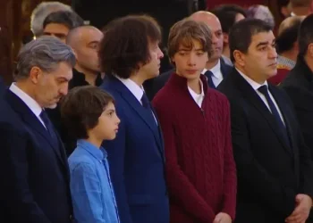 სამების ტაძარში ხელისუფლების წარმომადგენლები მივიდნენ