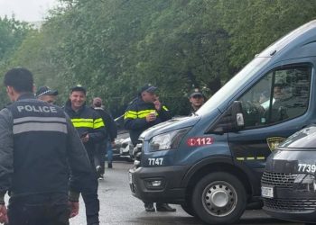 სასამართლოში, სადაც ლევან ჯანგველაძის მკვლელობის ორგანიზებაში ბრალდებული ძმები მიქაძეებისა და გიორგი ჯოხაძის საქმეზე განაჩენი უნდა გამოცხადდეს, საპოლიციო ძალების განსაკუთრებული მობილიზებაა