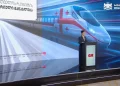 “საქართველოს რკინიგზა 50-მდე ლოკომოტივის, 1 500 ვაგონისა და 10 ახალი სამგზავრო მატარებლის შეძენას გეგმავს – რეისებს ქუთაისისა და ახალციხის მიმართულებები დაემატება, თბილისიდან ბათუმში კი მატარებლები მგზავრებს ოთხ საათში ჩაიყვანენ” – ეკონომიკის სამინისტრო