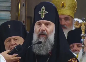 “საჭიროა ფართოდ გავუღოთ ეკლესიის კარი ყველას, მხოლოდ ტაძრის ამბიონთან ნუ დავუცდით მოყვასის მოსვლას, ტაძრის კედლებს მიღმაც შევეტკბოთ სულიერ შვილებს, რომლებიც, ვინ იცის, ვერ ბედავენ ჩვენამდე მოსვლას” – შიო III