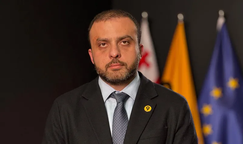 “მივმართავთ შინაგან საქმეთა სამინისტროს და ყველა შესაბამის უწყებას, დაუყოვნებლივ გადახედონ ნარკოპოლიტიკას, რომელიც დღეს აშკარად მოშლილია” – გიორგი სიორიძე
