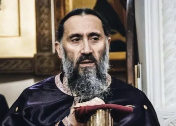 “ვერცერთ სასულიერო პირს, ეპისკოპოსს, ვერ დავადებ ხელს, რომ ვიღაც მივიდა და რაღაც უთხრა – ყველა ძალიან პრინციპული ხალხია” – დეკანოზი თეოდორე გიგნაძე