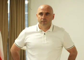 “სად არის მიშასთან რომ მიდიოდა ის ლარი, ლარნახევარი, ორი ლარი, სად იკარგება გზაში? ფოთამდე საწვავი ლარნახევარი ღირდა, მაგრამ 2,60 ლარად ყიდნნენ” – ლევან ხაბეიშვილი
