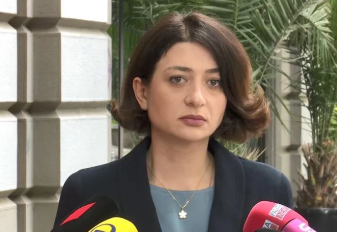 “მრავალშვილიან ქალს პოსტერის დაზიანების გამო სიცოცხლის რისკს რომ უქმნის სახელმწიფო და თან თავს იმით იმართლებს, რომ ელენეს ჯანმრთელობის პრობლემები ისედაც ჰქონდა, ეს არის აღიარება, რომ განზრახ წირავ ადამიანს!” – ანა ბუჩუკური