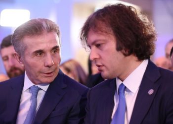 “ეს ბრიფინგი ჩემი ინიციატივით იყო ჩატარებული…ჩავთვალე თავი ვალდებულად განმემარტა მმართველობის ის მოდელი, რომელიც დღეს მოქმედებს ქვეყანაში” – კობახიძე ივანიშვილისთვის მიძღვნილ ბრიფინგზე