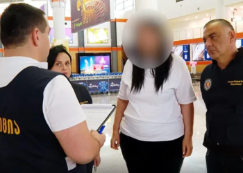 FBI-ის ძებნილი რუსეთის მოქალაქეა – რას ედავება შტატების გამოძიება ქალს, რომელიც თბილისის აეროპორტში დააკავეს?