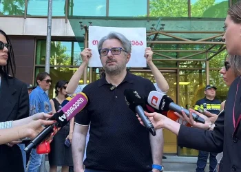 “თუ ციხის საავადმყოფოს წარმომადგენლებს ელენე ხოშტარიას ჯანმრთელობის შესახებ განსხვავებული რამ აქვთ სათქმელი, თქვან ან დადუმდნენ და პაციენტს მიხედონ” – ნიკა გვარამია