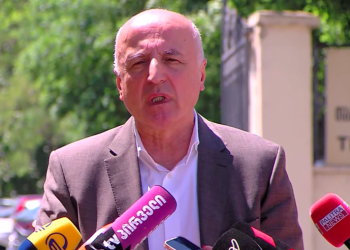 “მოწმე პოლიციელმა თქვა, რომ თურმე პოლიტიკური ლიდერები ჟესტიკულაციით მოუწოდებდნენ ადამიანებს პარლამენტში შეჭრისკენ” – ბადრი ჯაფარიძე