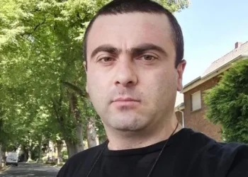 “მურუსიძის სასამართლო მასამართლებს და მე ვარ დამნაშავე? – თუ თვლი, რომ ე.წ. ლეგიტიმური ხელისუფლება ხარ და იცავ პრეზიდენტის სასახლეს, რატომ არ იდგა წინ სპეცრაზმი და რატომ იყო დამალული?” – 4 ოქტომბრის საქმეზე დაკავებული მანუჩარ მიქელაძე