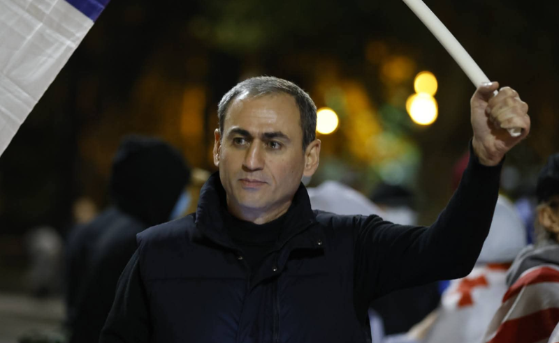 “აფგან სადიგოვი ნიღბიანმა პირებმა წაიყვანეს” – რა ინფორმაციას ავრცელებს ჟურნალისტის მეუღლე?