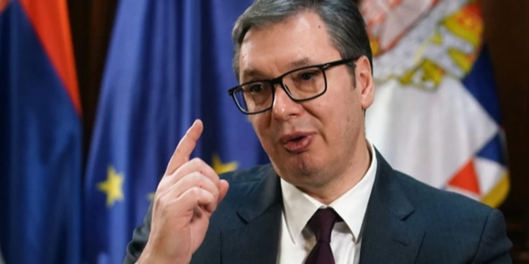 ალექსანდრ ვუჩიჩი გადადგომას და ვადამდელ არჩევნებს აანონსებს