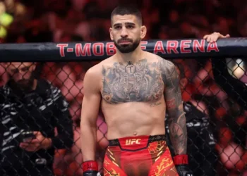 UFC-ის მსუბუქი წონითი დივიზიონის საჩემპიონო ქამრისთვის ბრძოლაში ილია თოფურია ჯასტინ გეიჯთან დამარცხდა