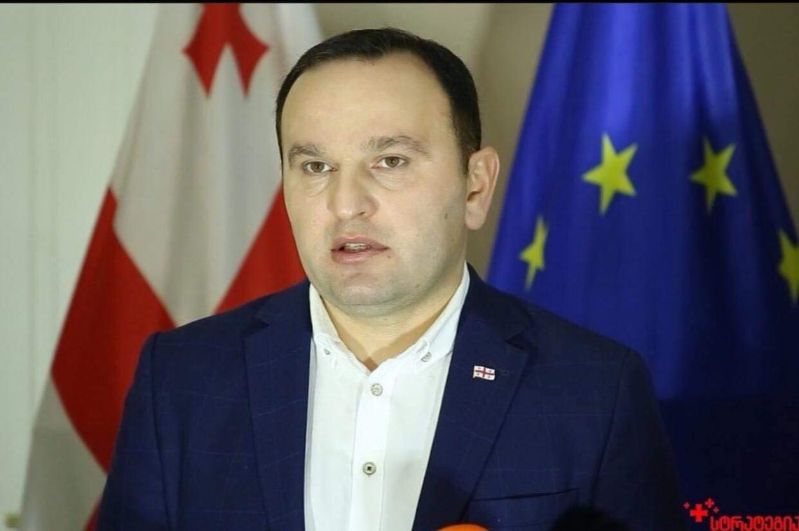 “არავითარი 4 ოქტომბრის ორგტანიზაორი არ ვყოფილვარ, ფოტოს გადაღებით შეიძლება, ადამიანი ორგანიზატორად იქცეს? აბსურდთან გვაქვს საქმე”- პაატა მანჯგალაძე
