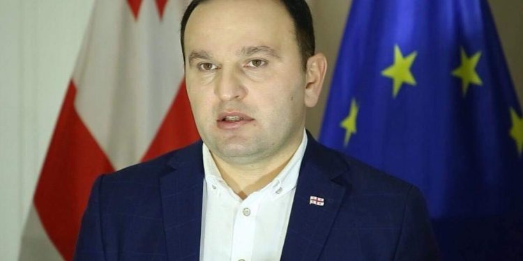 “არავითარი 4 ოქტომბრის ორგტანიზაორი არ ვყოფილვარ, ფოტოს გადაღებით შეიძლება, ადამიანი ორგანიზატორად იქცეს? აბსურდთან გვაქვს საქმე”- პაატა მანჯგალაძე