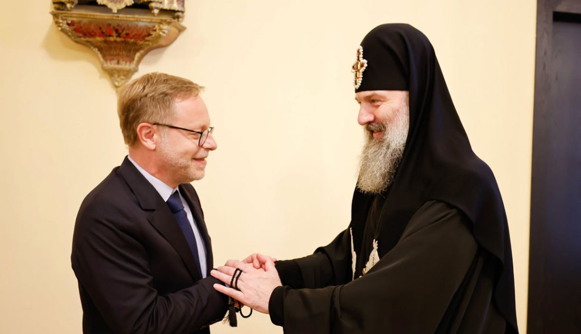 შიო მესამე საფრანგეთის ელჩს შეხვდა