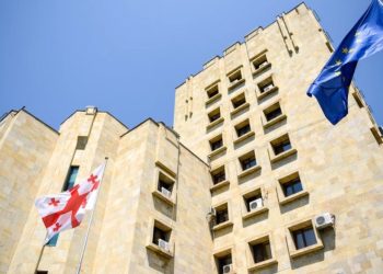 დიდი ოდენობით თანხის თაღლითურად დაუფლების ფაქტზე ბრალდებულს 8 წლით თავისუფლების აღკვეთა მიესაჯა