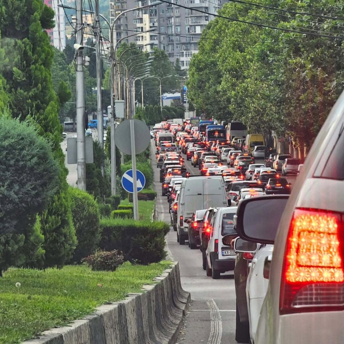 “რაც გზები დახაზეს, საშინელება გახდა აქ მოძრაობა” – მოქალაქე გლდანის საცობის ფოტოს აქვეყნებს