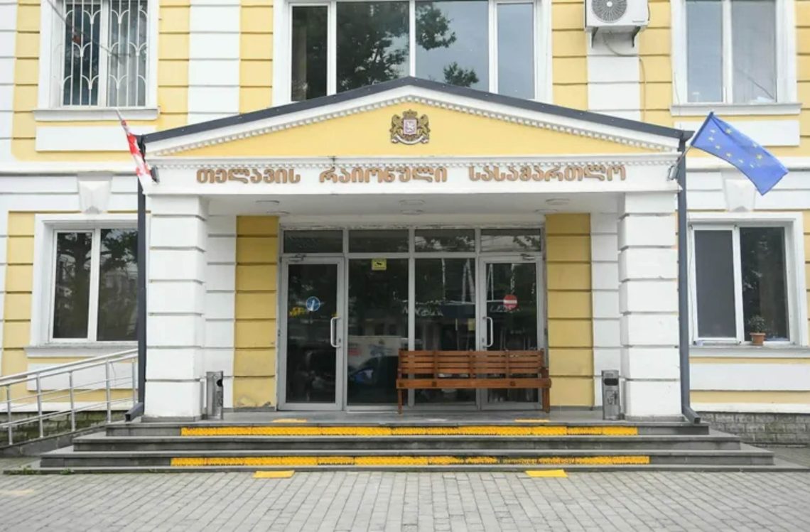 თელავის რაიონულ სასამართლოში ქორწილში მომხდარი ინციდენტის საქმეზე დაკავებული გიორგი ჭიღლაძის სასამართლო სხდომა მიმდინარეობს