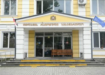 თელავის რაიონულ სასამართლოში ქორწილში მომხდარი ინციდენტის საქმეზე დაკავებული გიორგი ჭიღლაძის სასამართლო სხდომა მიმდინარეობს