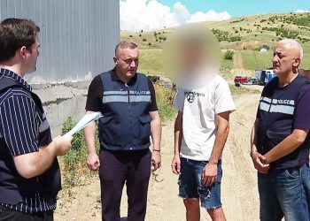სამართალდამცველებმა დიდი ოდენობით თანხის თაღლითურად დაუფლების ბრალდებით თბილისში ერთი პირი დააკავეს
