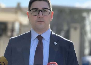 პროკურორის განმარტებით, გურამ როგავამ და ზვიად მაისაშვილმა სასამართლო პროცესზე დასწრება დაგვიანების გამო ვერ შეძლეს