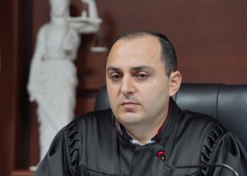 “13 მაისს მოსამართლე კობა ჩაგუნავამ ადამიანი 3 ათასი ლარით დააჯარიმა. მოიყვანა მაგალითიც – მილაძე საქართველოს წინააღმდეგ, მაგრამ ამ საქმეზე ევროსასამართლომ გადაწყვეტილება 19 მაისს, ანუ 6 დღის შემდეგ მიიღო” – მიხეილ ზაქარეიშვილი