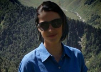 “ვიღაც გაურკვეველი სქესის აქტივისტები, უზრდელი მაწყევარი ქალები კომენტარებში დაეთრევიან და საზოგადოების უმრავლესობას ლანძღავენ და აგინებენ, გუშინწინ ქალი რომ დაასისხლიანეს მისი მარჯვენა რომ კოცნეს, გუშინ ონისე ნაცძლოკვს პასუხი ვინც მოსთხოვა მის სამუდამო დაჭერას ითხოვენ”-ქეთევან მიქიაშვილი