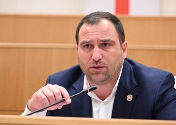 “ბატონმა გიგა ფარულავამ წარმოადგინოს ორსულობის შესახებ ცნობა…” – რას ამბობს კირცხალია პარლამენტში ჩხუბზე