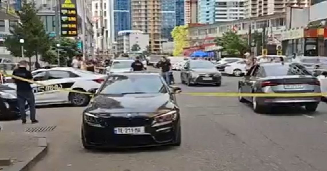 ექიმის თქმით, ბათუმში დაჭრილი მამაკაცი ფილტვების ხელოვნურ ვენტილაციაზეა