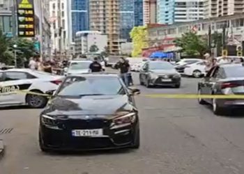 ექიმის თქმით, ბათუმში დაჭრილი მამაკაცი ფილტვების ხელოვნურ ვენტილაციაზეა