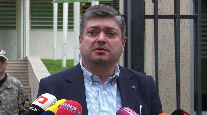 “არამარტო ქრთამის აღებაში, არამედ ნებისმიერი სახის დანაშაულებრივ ქმედებაში სუს-ის უფროსის ყოფილ მოადგილეს, ლევან ახობაძეს წვლილი არ მიუძღვის”- ადვოკატი