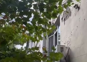 თბილისში, ქეთევან დედოფლის გამზირზე , საცხოვრებელი სახლის ფასადის ნაწილი ჩამოიშალა – ვრცელდება ვიდეო