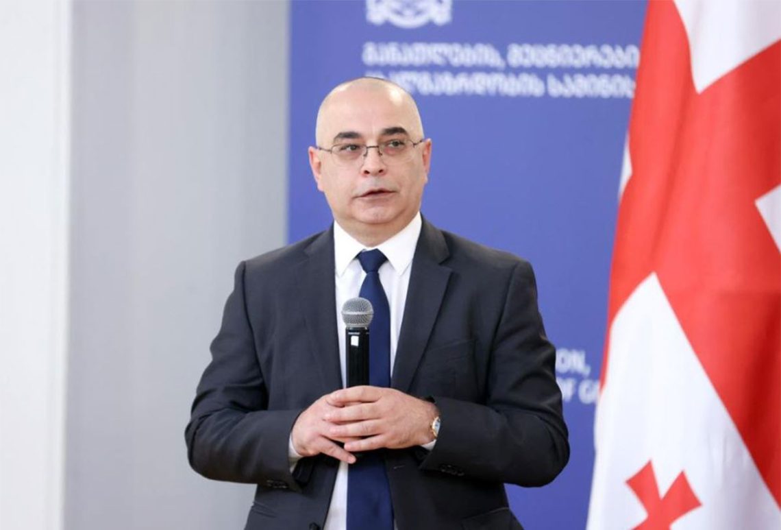 სასკოლო ფორმების ონლაინ შეძენა და მიწოდება – რა დეტალებს აცხადებს ლევან ღირსიაშვილი