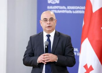 სასკოლო ფორმების ონლაინ შეძენა და მიწოდება – რა დეტალებს აცხადებს ლევან ღირსიაშვილი