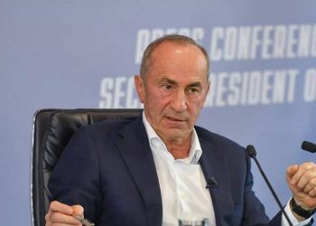 “ფაშინიანი არა მხოლოდ სომხურ მიწებს თმობს, არამედ არღვევს ერის კოლექტიურ ნებას და სულიერ ღირებულებებს, ეს უნდა დასრულდეს ან ყველამ უნდა დაიწყოს თურქული ენის შესწავლა” – რობერტ ქოჩარიანი