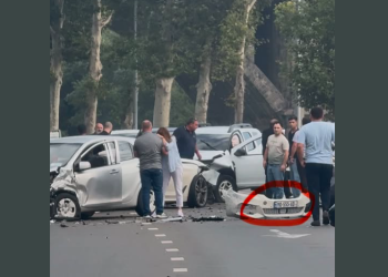 “სრიალით ჩამოვიდა ესტაკადიდან, შემოვარდა საპირისპირო ზოლში და რა დღეში ჩააგდო ხალხი!” – ვრცელდება ავარიის კადრი სოციალურ ქსელში