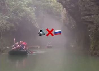 მარტვილის კანიონზე რუსი ტურისტები მღერიან