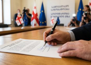 “ჩვენი, საქართველოს მოქალაქეებისა და პატრიოტების, ვალია, გავაკეთოთ ყველაფერი პოლიტპატიმრების გათავისუფლებისთვის, თავისუფალი და სამართლიანი არჩევნების უზრუნველყოფისთვის …” – რა წერია სამოქალაქო საზოგადოების განცხადებაში