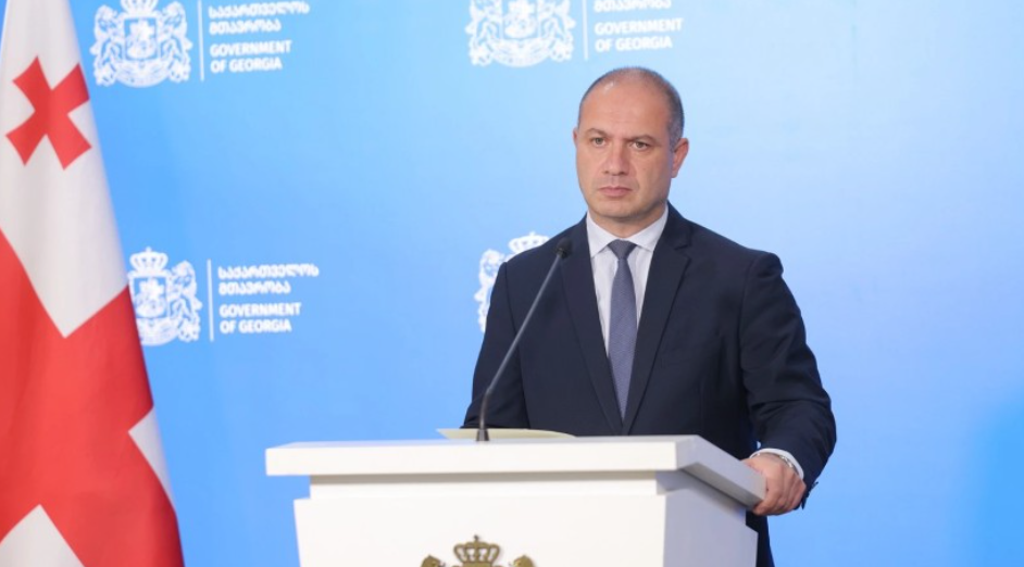 “ფორმები საცალო ფორმატში გაიყიდება პირველიდან 14 სექტემბრის ჩათვლით, ხოლო 15 სექტემბრიდან მხოლოდ ონლაინ პლატფორმით უნდა ისარგებლონ” – მინისტრი სასკოლო ფორმების შეძენის შესახებ