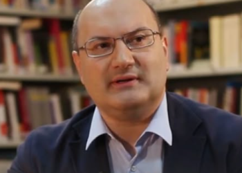 “ათასობით აბიტურიენტი ვერ მოხვდა უმაღლეს სასწავლებელში წელს…” – რას წერს ილიაუნის პროფესორი გიგა ზედანია