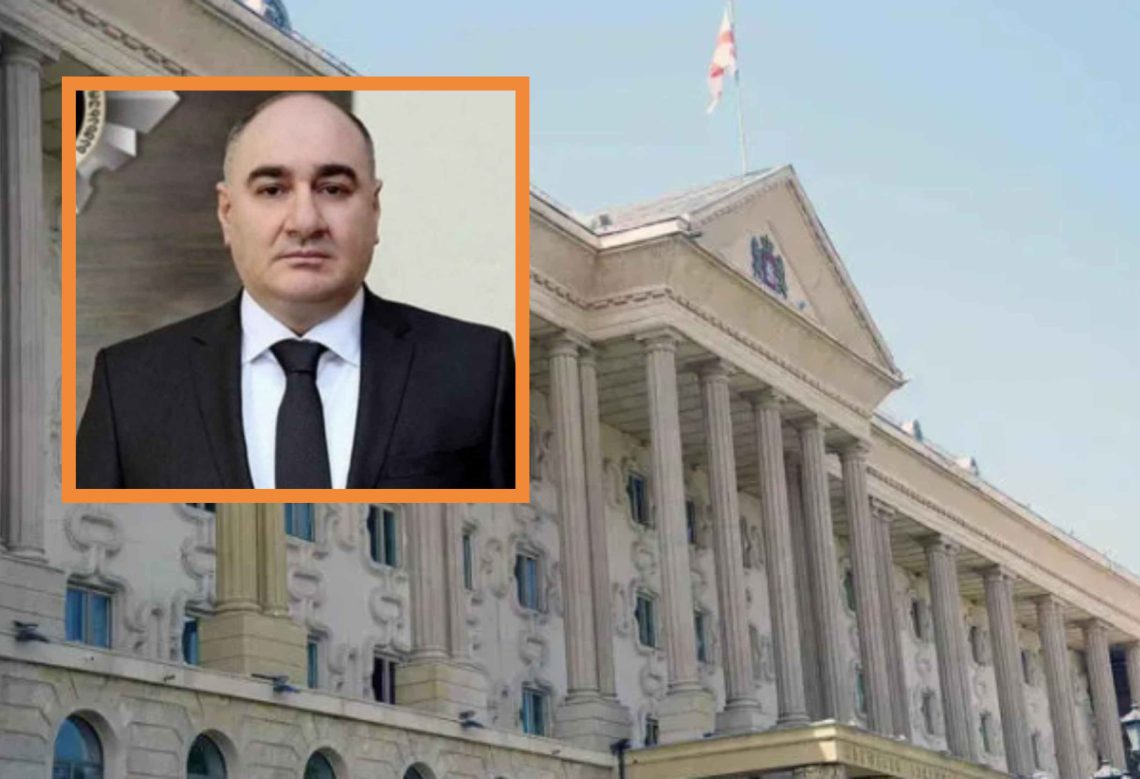 სასამართლოში სუს-ის უფროსის ყოფილი მოადგილის, ლევან ახობაძის წინასასამართლო სხდომა მიმდინარეობს