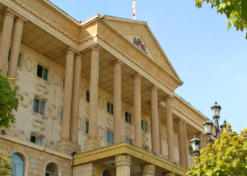 სასამართლოში გიგა ავალიანის საქმეზე დაკავებული ორი არასრულწლოვნის, ნია იმნაძისა და ანასტასია ბერუაშვილის სასამართლო პროცესი მიმდინარეობს