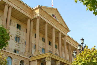 სასამართლოში გიგა ავალიანის საქმეზე დაკავებული ორი არასრულწლოვნის, ნია იმნაძისა და ანასტასია ბერუაშვილის სასამართლო პროცესი მიმდინარეობს
