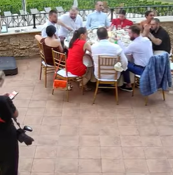“გიორგი ჭიღლაძის სისხლის სამართლის საქმის მასალებიდან გიზიარებთ სასტუმრო აგარანის მამულის ვიდეო-კამერის ჩანაწერს…” – ადვოკატი ლაშა კაპანაძე კახეთში, ქორწილში მომხდარის ვიდეოს აქვეყნებს