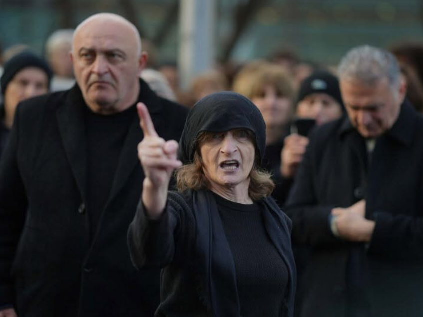 “ნია იმნაძის ალქაჯი დედის ძმამ თავად გააყალბა მიმოწერა, ჩაამატა ერთი მესიჯი…” – რას წერს გარდაცვლილი მასწავლებლის დედა