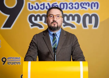 “წიხლით დააგორეს მდინარაძე თავისი პოლიტიკური პედესტალიდან…” – რას ამბობს თაზო დათუნაშვილი