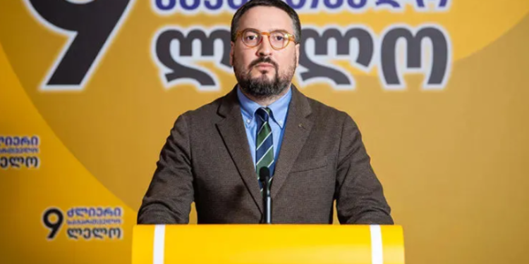 “წიხლით დააგორეს მდინარაძე თავისი პოლიტიკური პედესტალიდან…” – რას ამბობს თაზო დათუნაშვილი