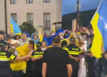უკრაინის საელჩოსთან აქციის მონაწილეებსა და პოლიციას შორის სიტყვიერი დაპირისპირება იყო