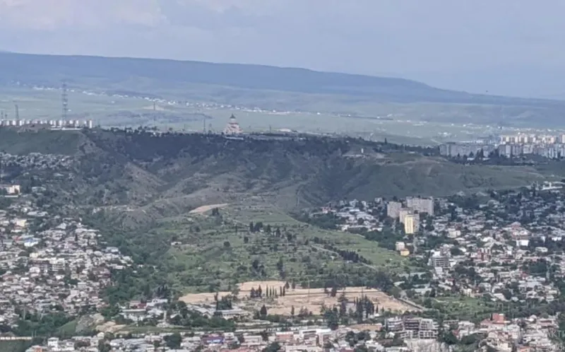 არსენალის მთასთან მისასვლელი გზების პროექტირება იწყება – მთავრობამ შესაბამისი განკარგულება გამოსცა